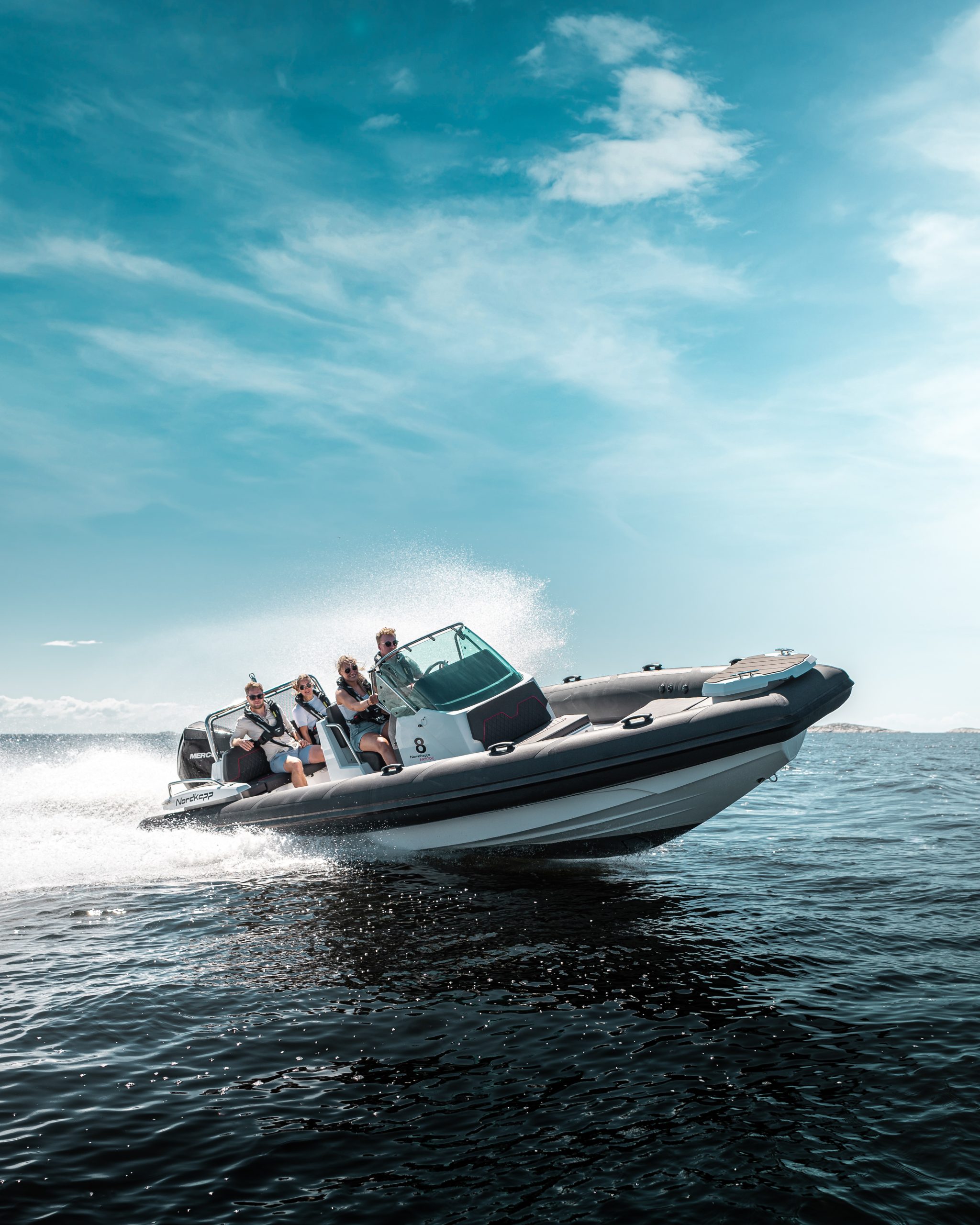 Nordkapp Airborne 8 sporthajó RIB motorcsónak nagy sebességű száguldás közben - BFL Boats